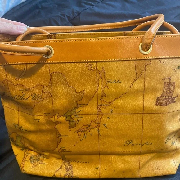 Alviero Martini- Excellent Condition Tan and Brown Leather Tote with Map Design - Picture 2 of 11